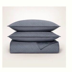 Elegant Mineral Blue Quilt Set